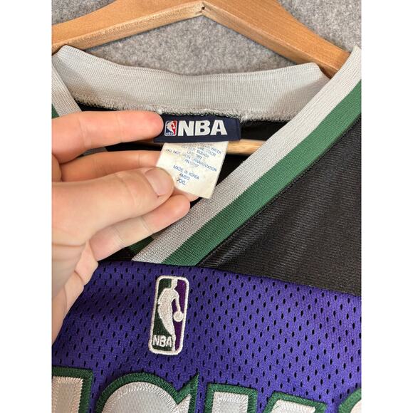 Vintage 90s Milwaukee Bucks Jersey NBA Majestic Men Purple Basketball Sports 2XL - Picture 8 of 10
